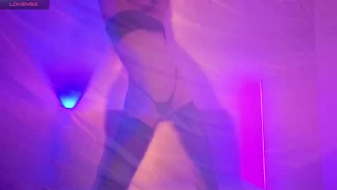 enjoyeverymoment_ online show from November 26, 6:31 pm