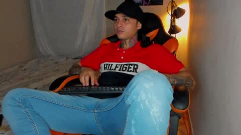 Snapshot of enjoymycock99 chatting on May 15, 4:41 am enjoymycock99 online show from May 15, 4:41 am