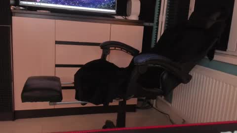 Snapshot of enkeer chatting on February 24, 2:51 am Enker online show from February 24, 2:51 am