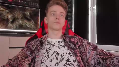 Snapshot of enkeer chatting on November 3, 10:05 am Enker online show from November 3, 10:05 am