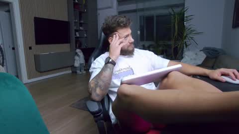 Erik online show from December 30, 5:13 pm