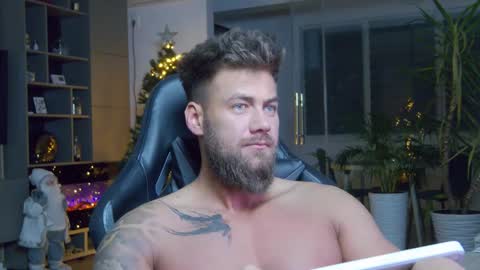 Erik online show from December 30, 10:45 pm