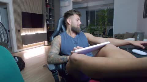 Erik online show from January 8, 8:29 pm