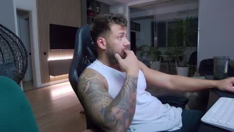 Erik online show from January 17, 6:54 pm