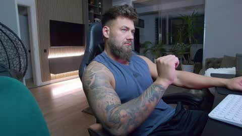 Erik online show from January 24, 6:46 pm