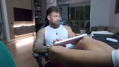 Erik online show from January 25, 8:42 pm