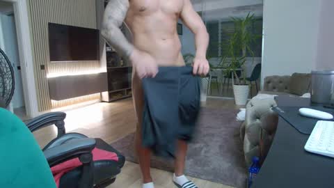 Erik online show from February 7, 11:13 pm