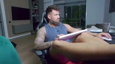 Erik online show from February 10, 6:45 pm