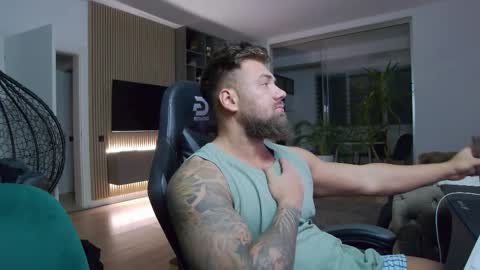 Erik online show from February 12, 8:29 pm