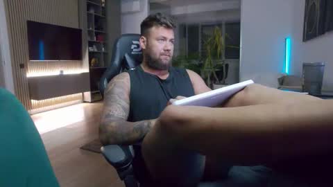 Erik online show from October 15, 5:13 pm