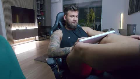 Erik online show from October 16, 5:47 pm