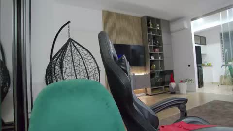 Erik online show from February 3, 7:41 pm