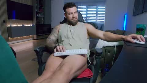 Erik online show from May 18, 5:41 pm