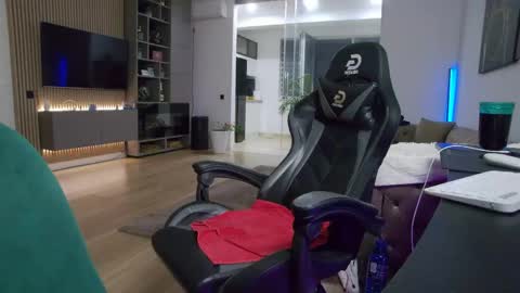 Erik online show from May 25, 6:25 pm