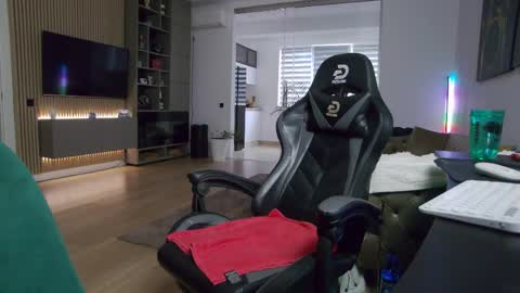 Erik online show from June 6, 4:23 pm
