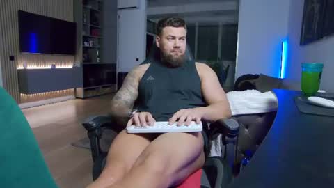 Erik online show from June 22, 7:11 pm