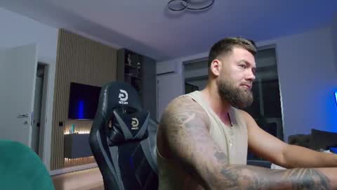 Erik online show from June 28, 8:48 pm