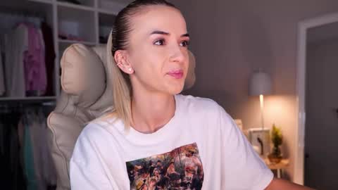 entya online show from October 14, 4:02 am