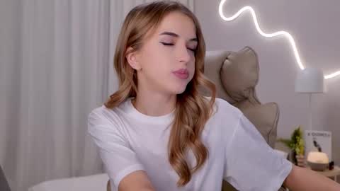 entya online show from January 12, 7:02 am