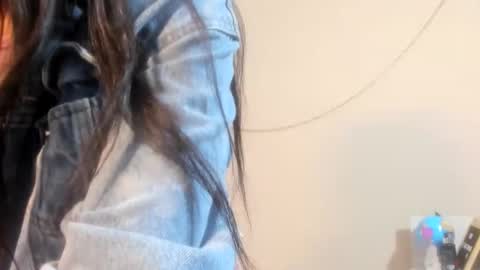 Snapshot of enyelsalas2 chatting on February 9, 10:54 pm Angela online show from February 9, 10:54 pm