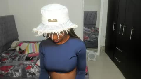 Snapshot of enyelsalas2 chatting on November 6, 1:06 am Angela online show from November 6, 1:06 am