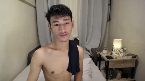 Snapshot of enzinoxx2024 chatting on November 10, 8:19 pm enzo online show from November 10, 8:19 pm