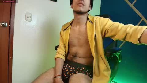 enzo_jagger online show from March 6, 9:11 pm