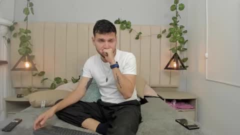 Snapshot of enzo_rivas chatting on October 29, 2:41 pm ENZO online show from October 29, 2:41 pm