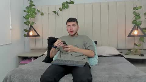 Snapshot of enzo_rivas chatting on November 1, 2:52 pm ENZO online show from November 1, 2:52 pm