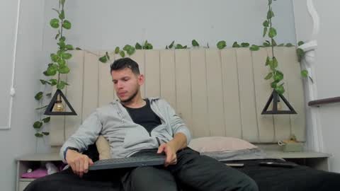 Snapshot of enzo_rivas chatting on November 4, 2:49 pm ENZO online show from November 4, 2:49 pm