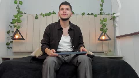 Snapshot of enzo_rivas chatting on November 6, 2:18 pm ENZO online show from November 6, 2:18 pm