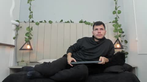 Snapshot of enzo_rivas chatting on November 8, 2:28 pm ENZO online show from November 8, 2:28 pm