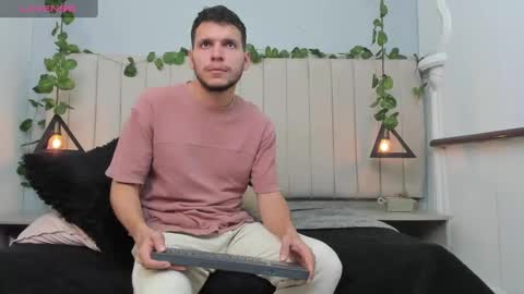 Snapshot of enzo_rivas chatting on November 11, 3:23 pm ENZO online show from November 11, 3:23 pm