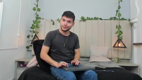 Snapshot of enzo_rivas chatting on November 12, 2:17 pm ENZO online show from November 12, 2:17 pm