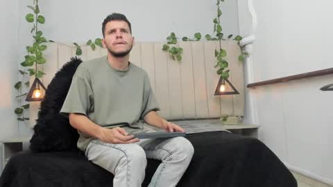 Snapshot of enzo_rivas chatting on November 13, 2:27 pm ENZO online show from November 13, 2:27 pm