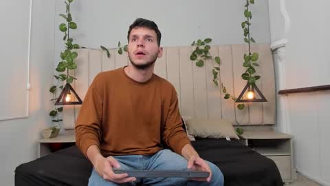 Snapshot of enzo_rivas chatting on November 25, 2:39 pm ENZO online show from November 25, 2:39 pm