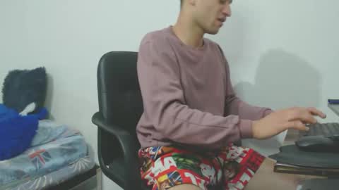 enzoyarack online show from October 6, 2:09 am