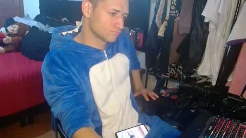 enzoyarack online show from November 23, 2:33 am