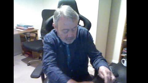 erasmus_d online show from December 11, 5:59 pm