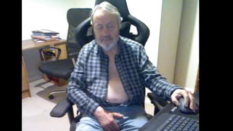 erasmus_d online show from February 3, 6:13 pm