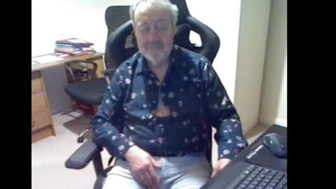 erasmus_d online show from March 7, 5:54 pm