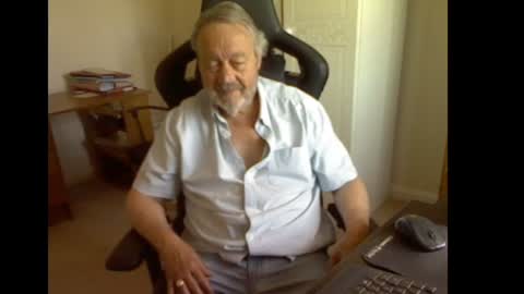 erasmus_d online show from July 8, 9:25 am