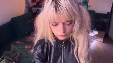 Snapshot of erectioneeering chatting on October 6, 11:29 am Alissa online show from October 6, 11:29 am