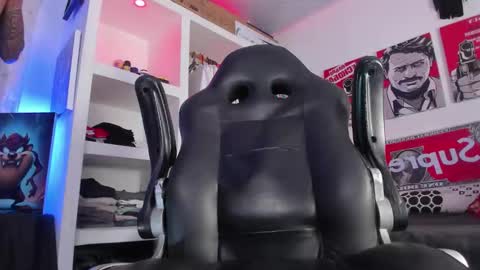 Snapshot of eren_blade_ chatting on November 14, 9:24 pm Tht BOSS Eren online show from November 14, 9:24 pm