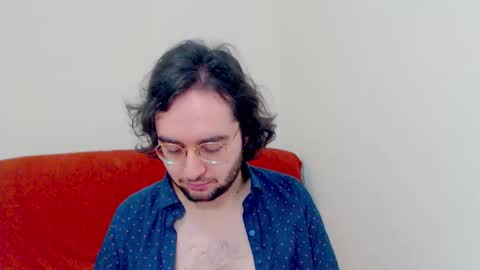 Snapshot of eren_jaeger2000 chatting on December 14, 2:06 am Eren online show from December 14, 2:06 am