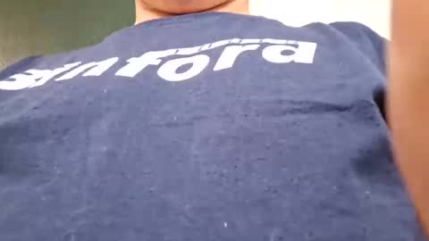 Snapshot of eric4698523103 chatting on February 4, 9:49 am eric4698523103 online show from February 4, 9:49 am