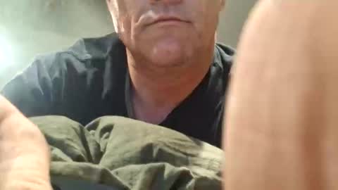 Snapshot of eric4698523103 chatting on November 2, 8:28 am eric4698523103 online show from November 2, 8:28 am