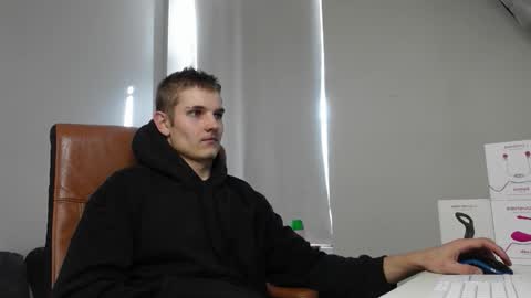 Snapshot of eric_poston chatting on September 19, 8:05 am online show from September 19, 8:05 am