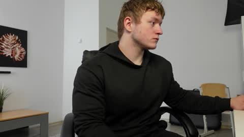 Snapshot of eric_poston chatting on September 29, 12:21 pm online show from September 29, 12:21 pm