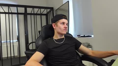 Snapshot of eric_poston chatting on October 8, 12:25 pm online show from October 8, 12:25 pm